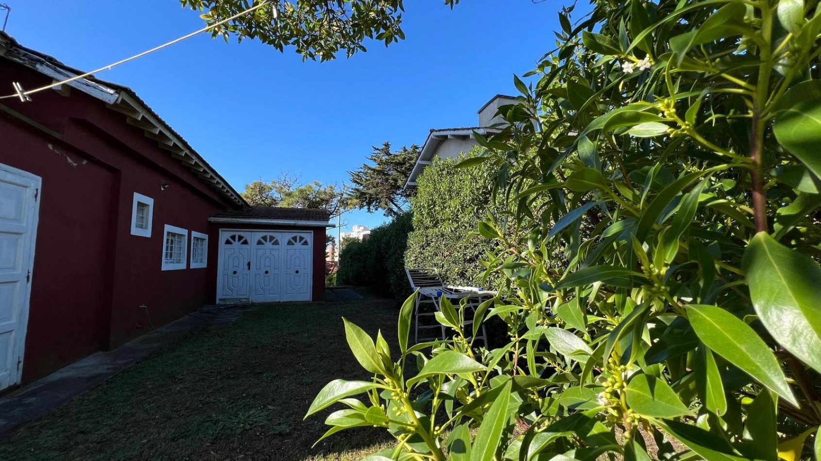 CASA CON LOTE MULTI-FAMILIAR HOTELERO 