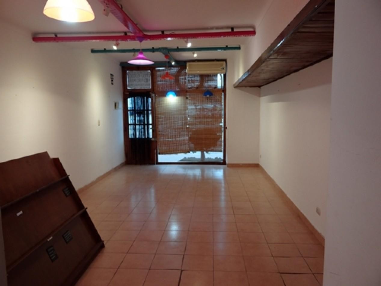 A LA VENTA - LOCAL CON MONOAMBIENTE EN ZONA CENTRO DE VILLA GESELL