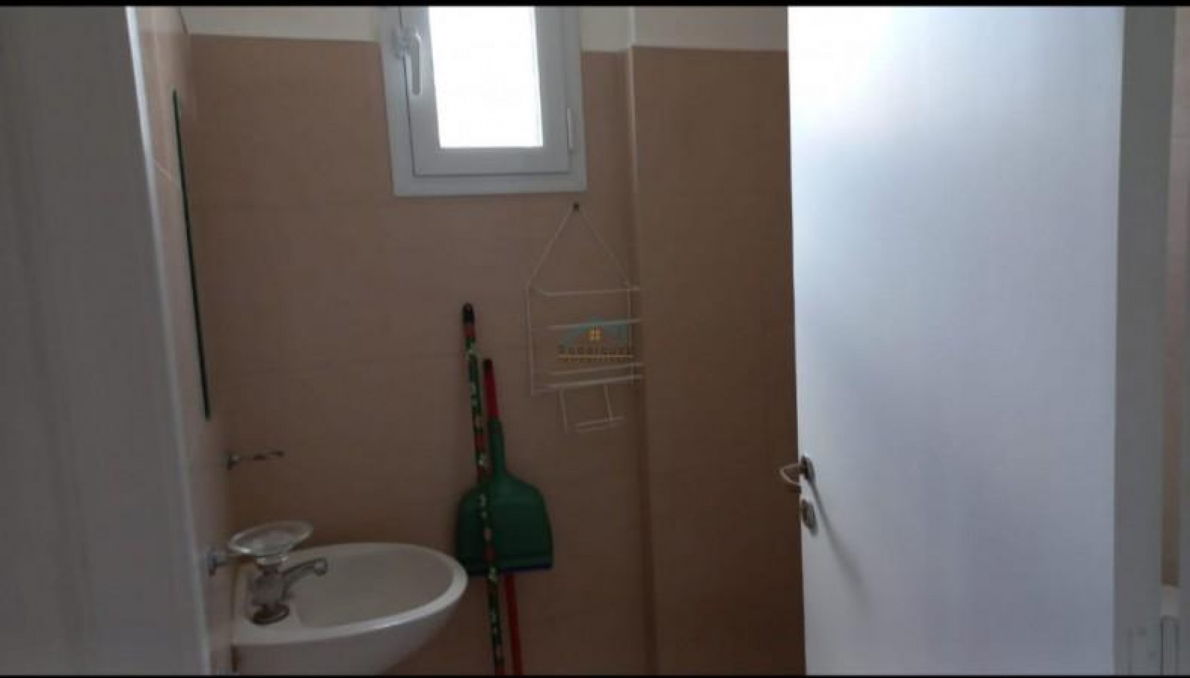 A LA VENTA - HOSTEL / COMPLEJO TURISTICO EN ZONA CENTRO DE VILLA GESELL