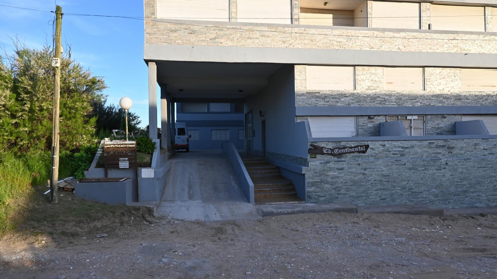 A LA VENTA - MONOAMBIENTE CON COCHERA Y SALIDA DIRECTA A LA PLAYA EN VILLA GESELL