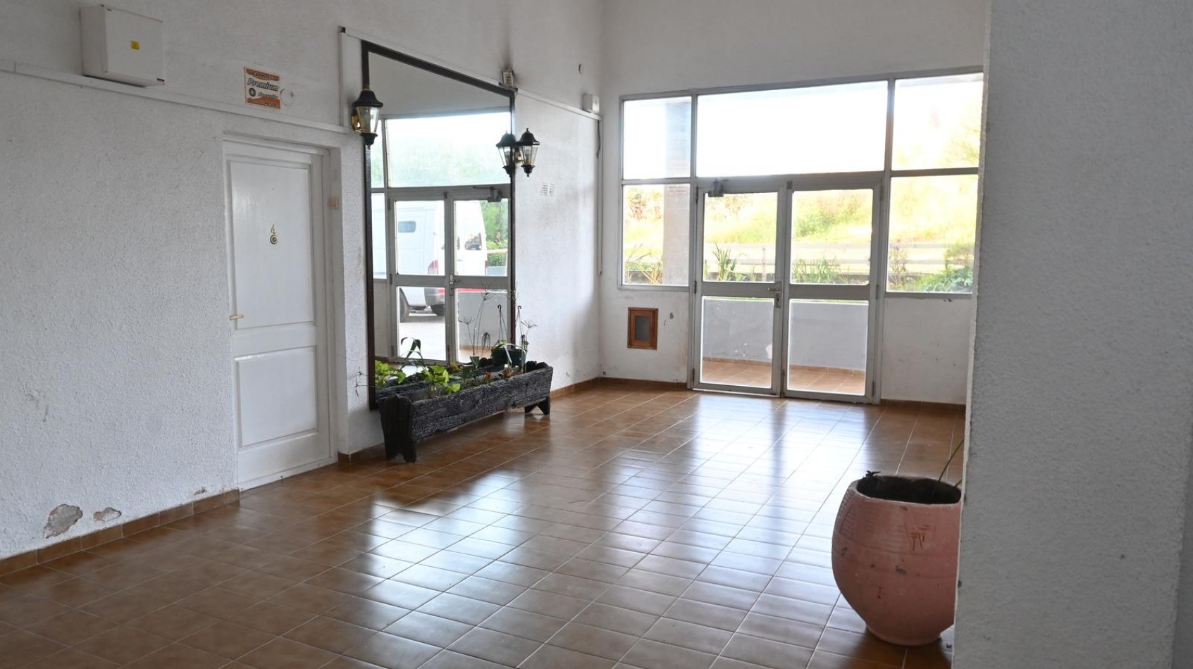 A LA VENTA - MONOAMBIENTE CON COCHERA Y SALIDA DIRECTA A LA PLAYA EN VILLA GESELL
