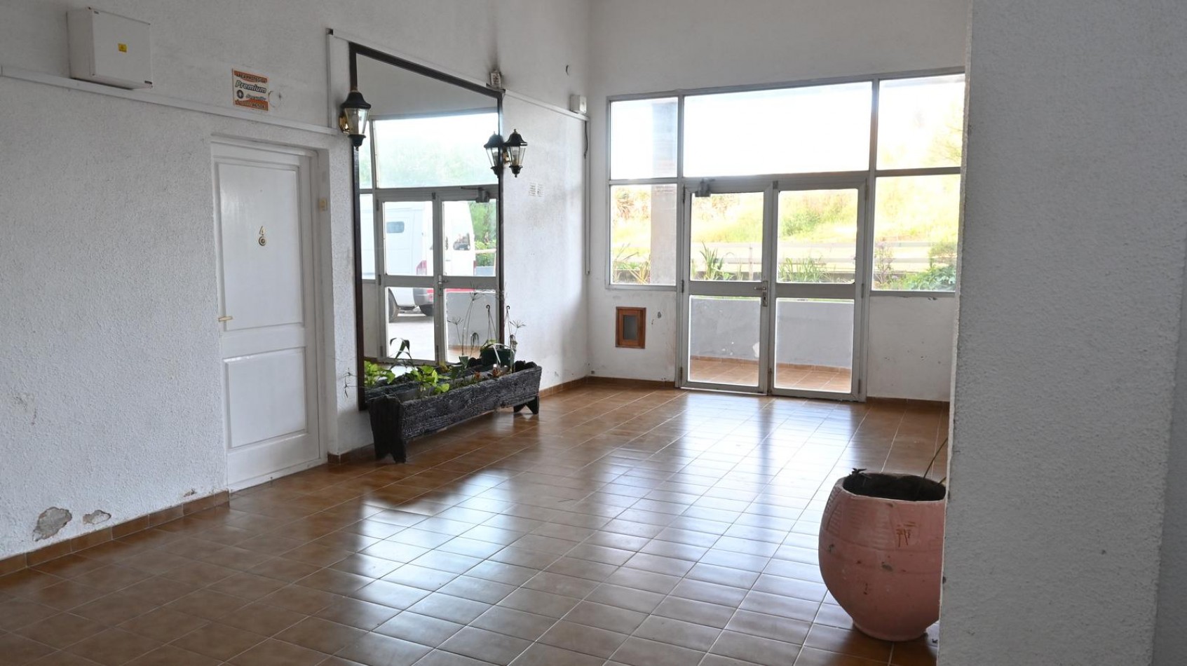 A LA VENTA - MONOAMBIENTE CON COCHERA Y SALIDA DIRECTA A LA PLAYA EN VILLA GESELL