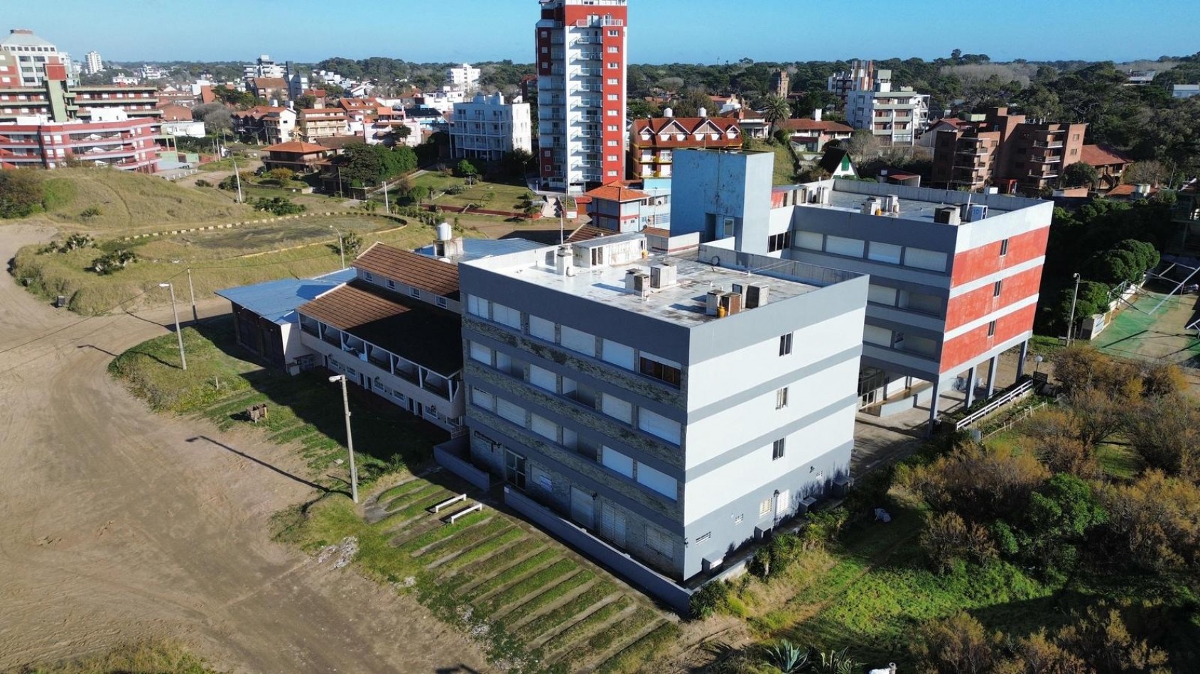 A LA VENTA - MONOAMBIENTE CON COCHERA Y SALIDA DIRECTA A LA PLAYA EN VILLA GESELL