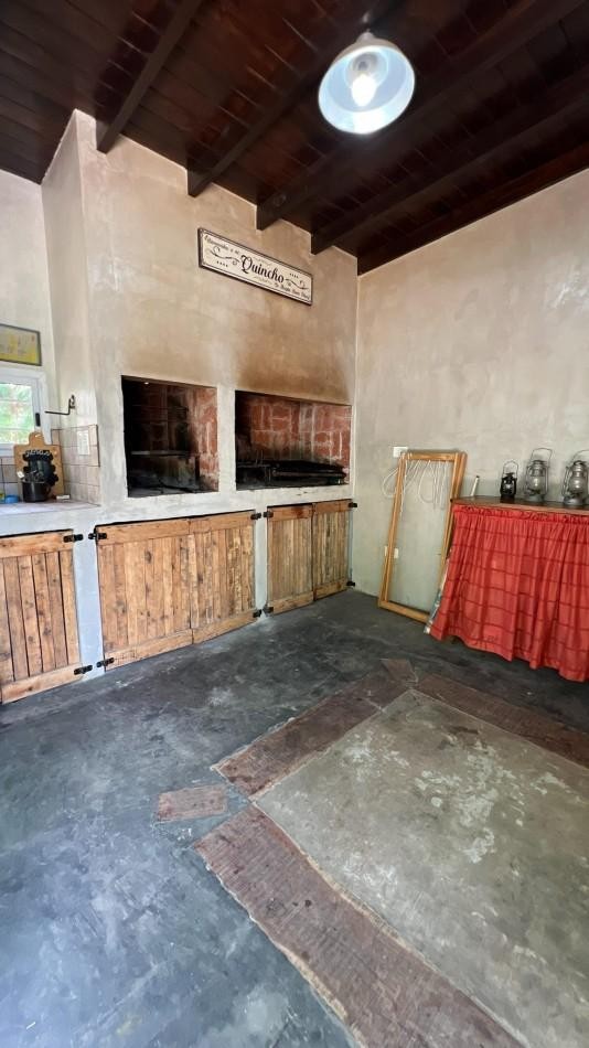A LA VENTA CASA CON QUINCHO Y GRAN PARQUE EN MAR AZUL