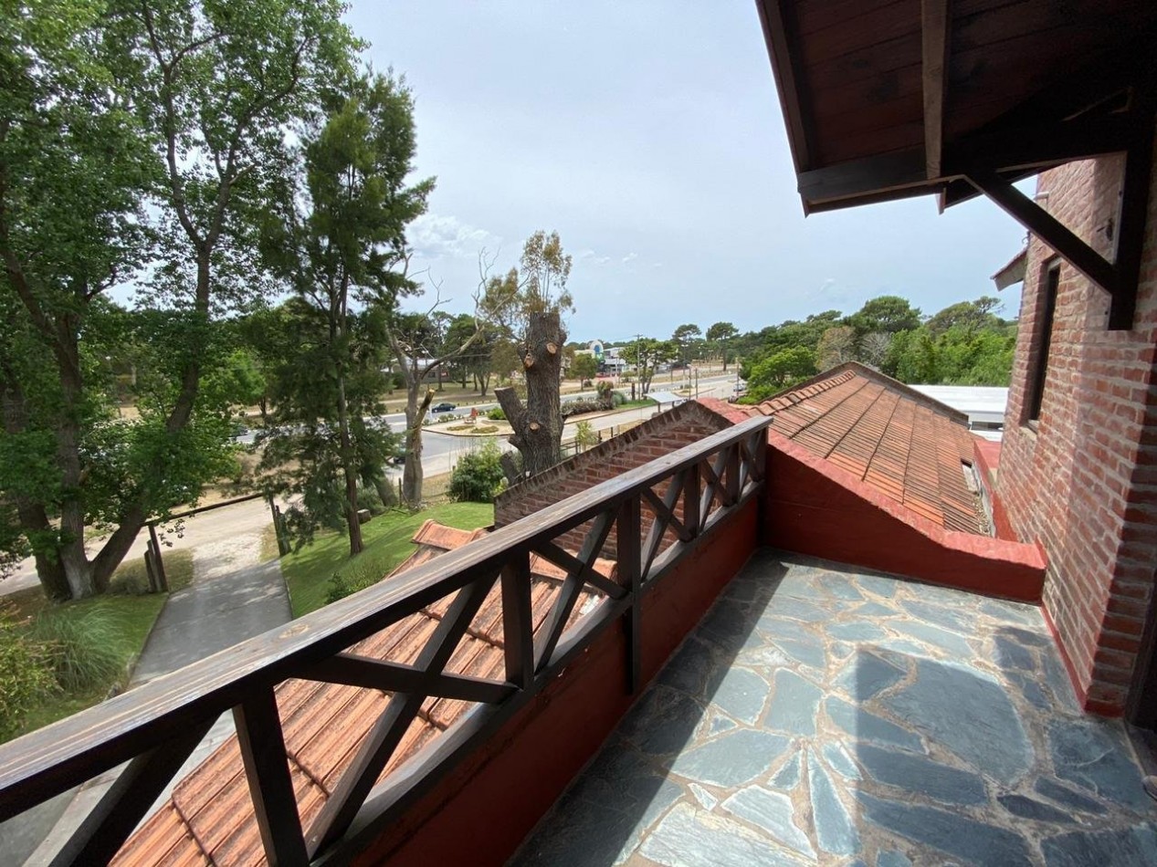 A LA VENTA CASA 4 AMBIENTES CON VISTA AL GOLF - VILLA GESELL