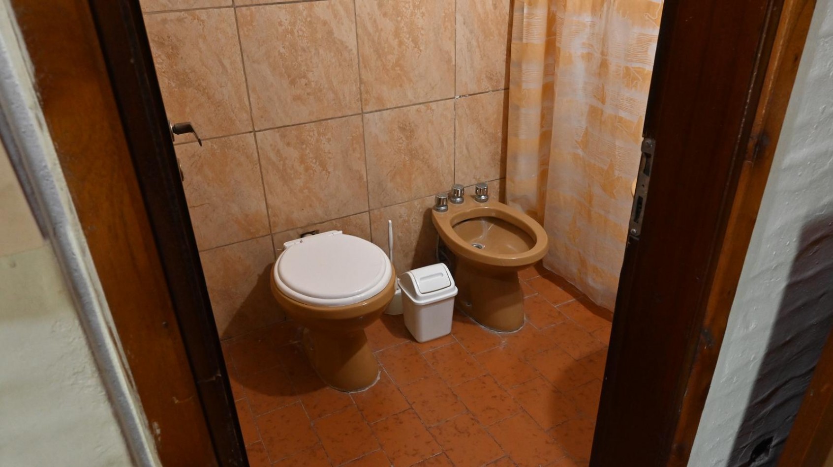 EN ALQUILER CASA 7 AMBIENTES PARA HASTA 14 PERSONAS - VILLA GESELL