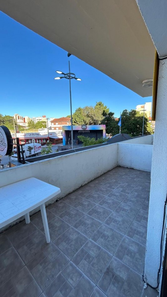 A LA VENTA DEPARTAMENTO DE 2 AMBIENTES FRENTE A PLAZA PRIMERA JUNTA, VILLA GESELL
