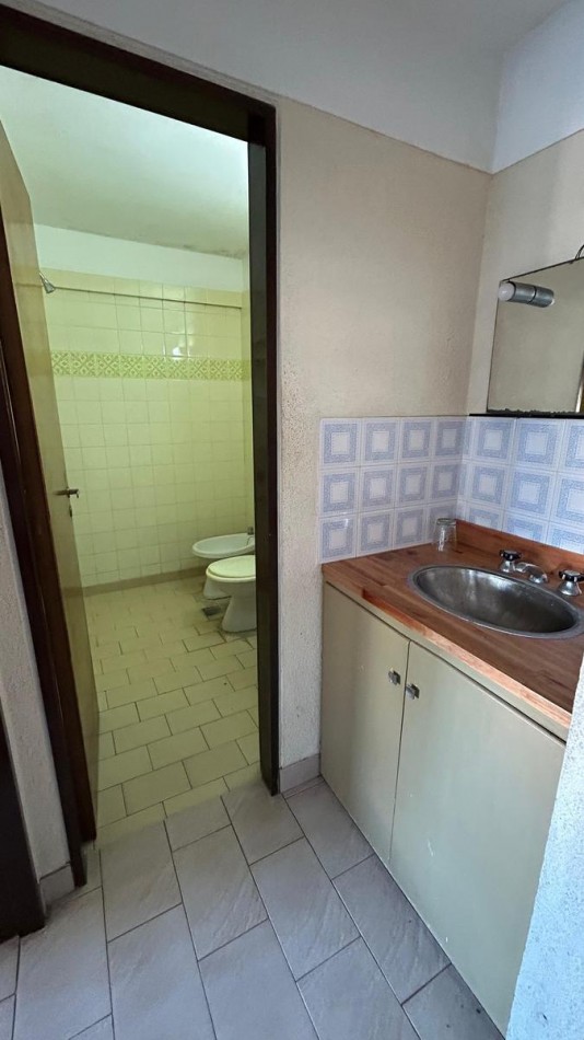 A LA VENTA DEPARTAMENTO DE 2 AMBIENTES FRENTE A PLAZA PRIMERA JUNTA, VILLA GESELL