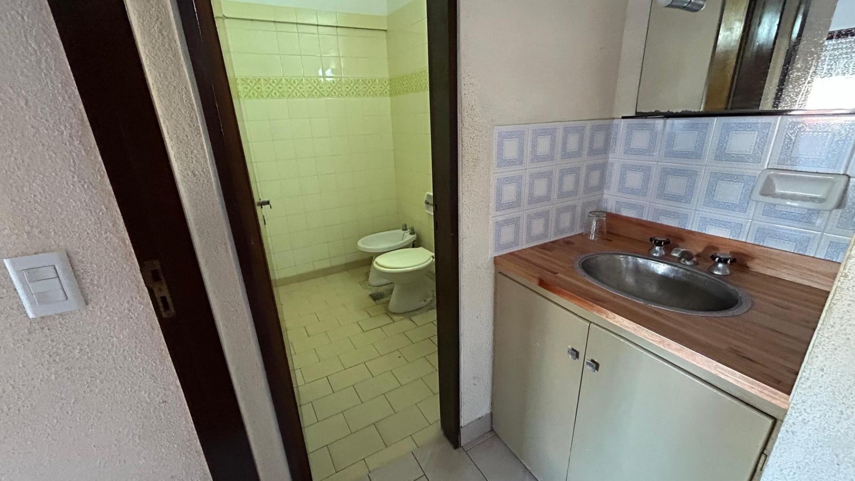 A LA VENTA DEPARTAMENTO DE 2 AMBIENTES FRENTE A PLAZA PRIMERA JUNTA, VILLA GESELL