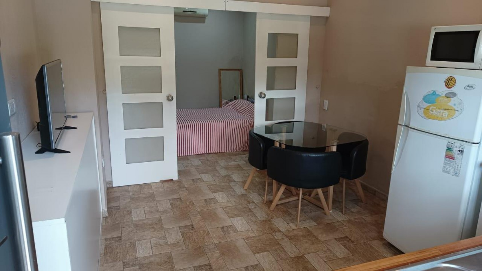 A LA VENTA COMPLEJO DE 4 DEPARTAMENTOS CON PISCINA EN VILLA GESELL - FINANCIA
