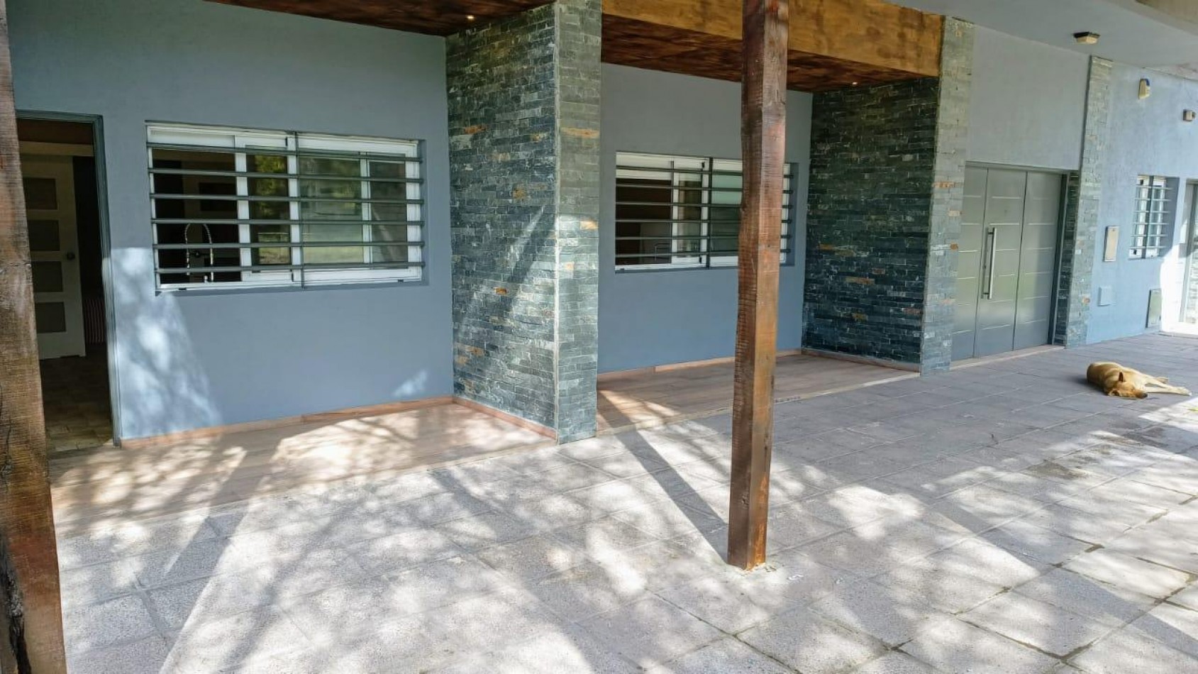 A LA VENTA COMPLEJO DE 4 DEPARTAMENTOS CON PISCINA EN VILLA GESELL - FINANCIA