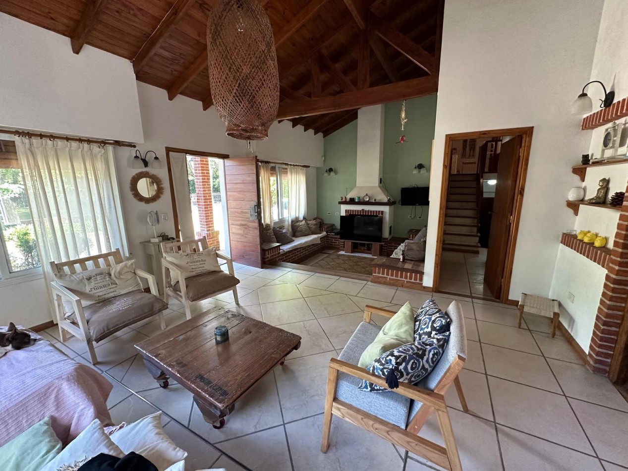 CASA DE 5 AMBIENTES EN ALQUILER - VILLA GESELL