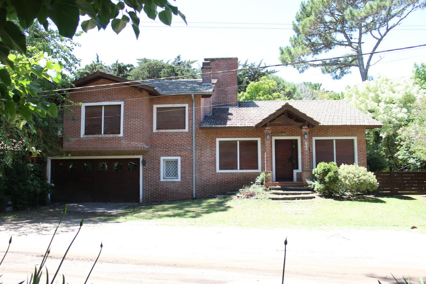 CASA DE 5 AMBIENTES EN ALQUILER - VILLA GESELL