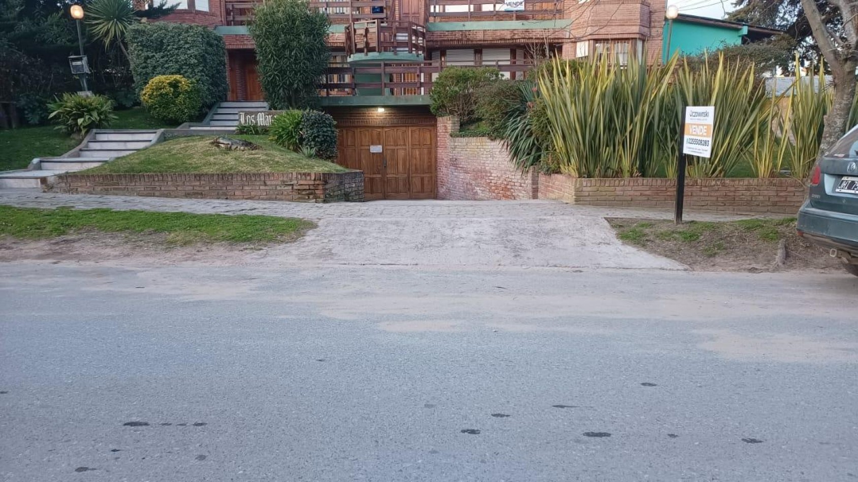 Cochera doble en venta - Centro de Villa Gesell
