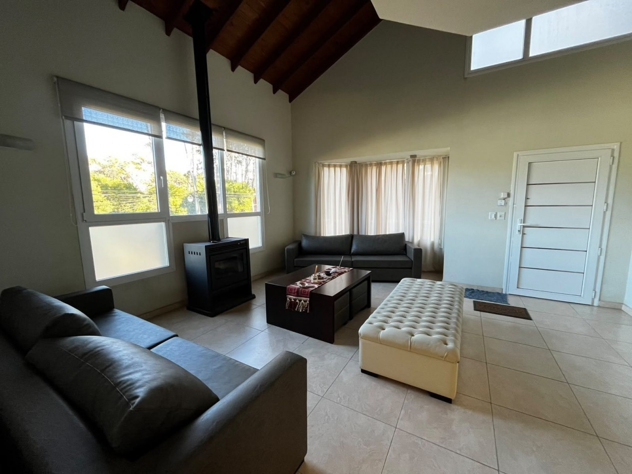 CASA MODERNA A LA VENTA EN MAR AZUL 