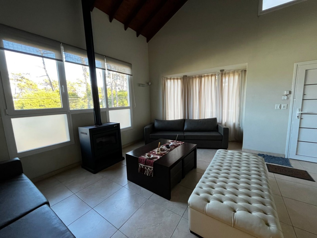 CASA MODERNA A LA VENTA EN MAR AZUL 