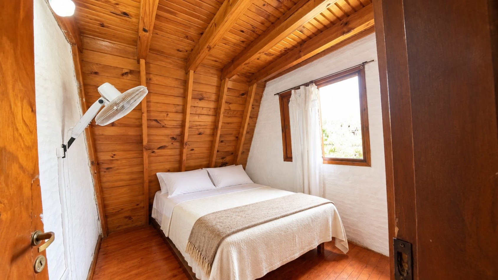 EN ALQUILER CASA 7 AMBIENTES PARA HASTA 14 PERSONAS - VILLA GESELL