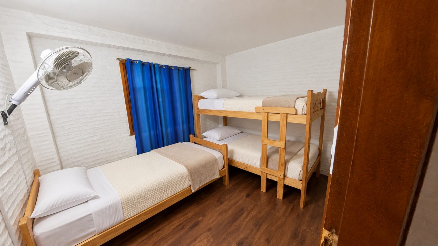 EN ALQUILER CASA 7 AMBIENTES PARA HASTA 14 PERSONAS - VILLA GESELL