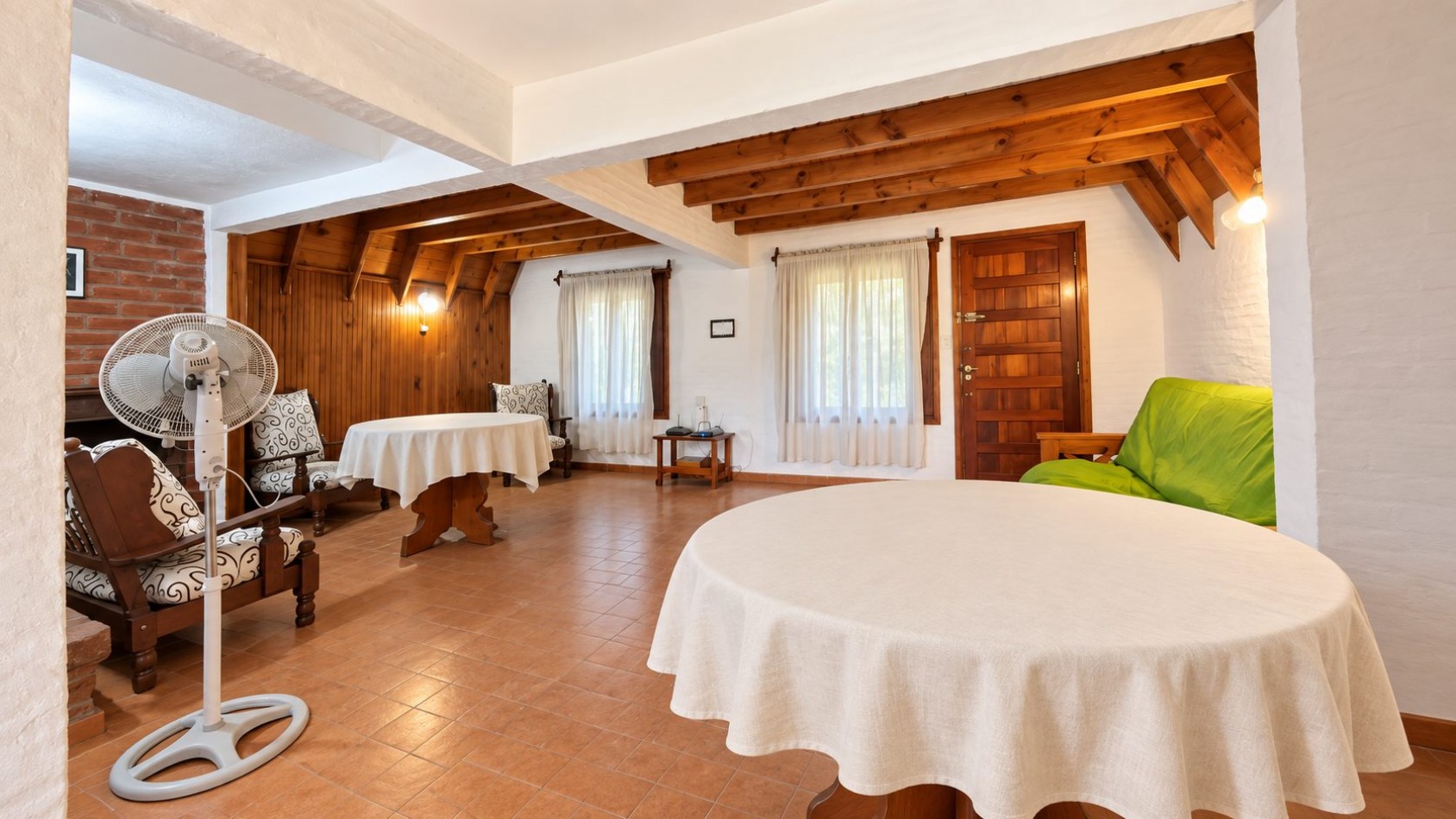 EN ALQUILER CASA 7 AMBIENTES PARA HASTA 14 PERSONAS - VILLA GESELL