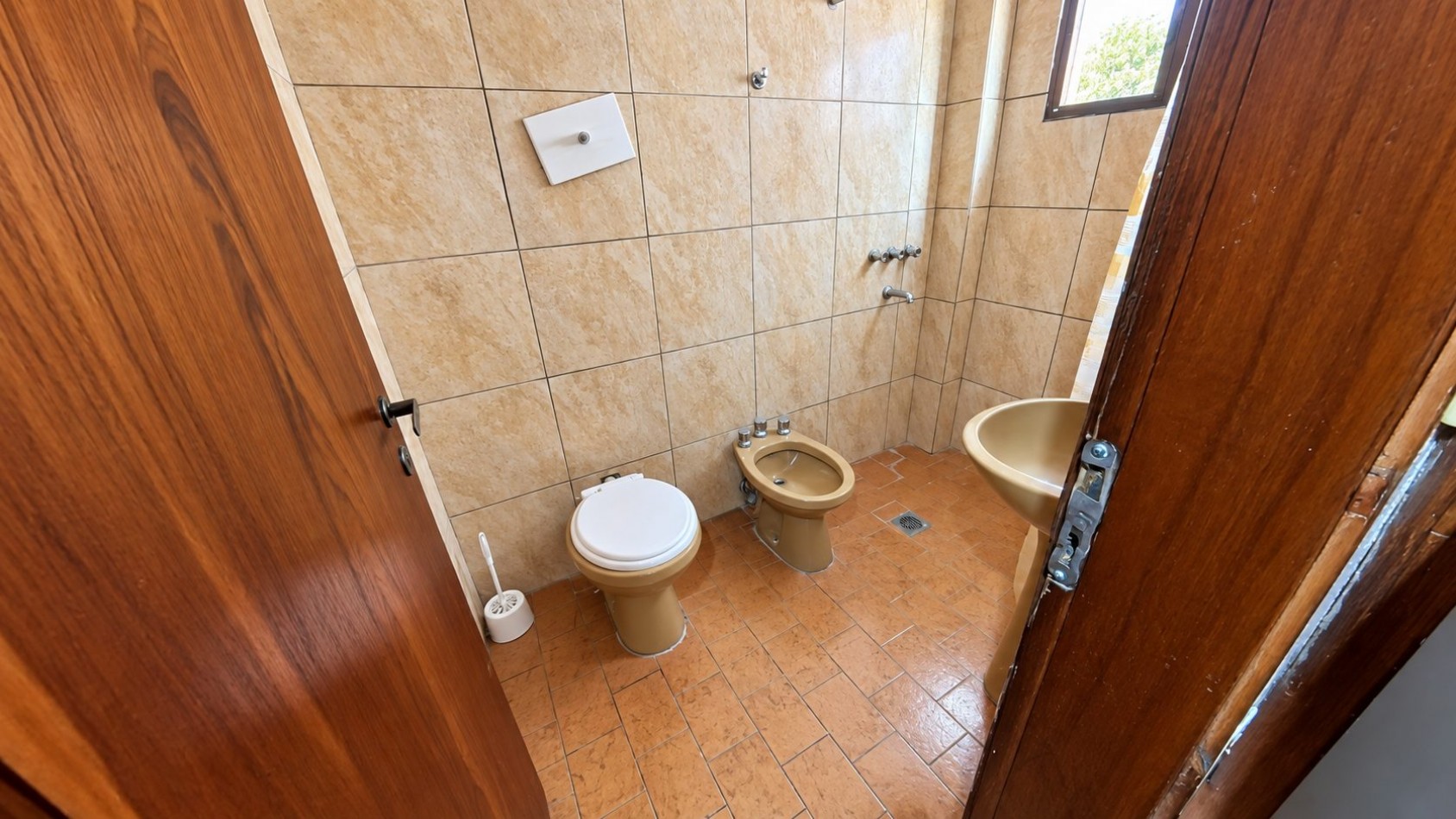 EN ALQUILER CASA 7 AMBIENTES PARA HASTA 14 PERSONAS - VILLA GESELL