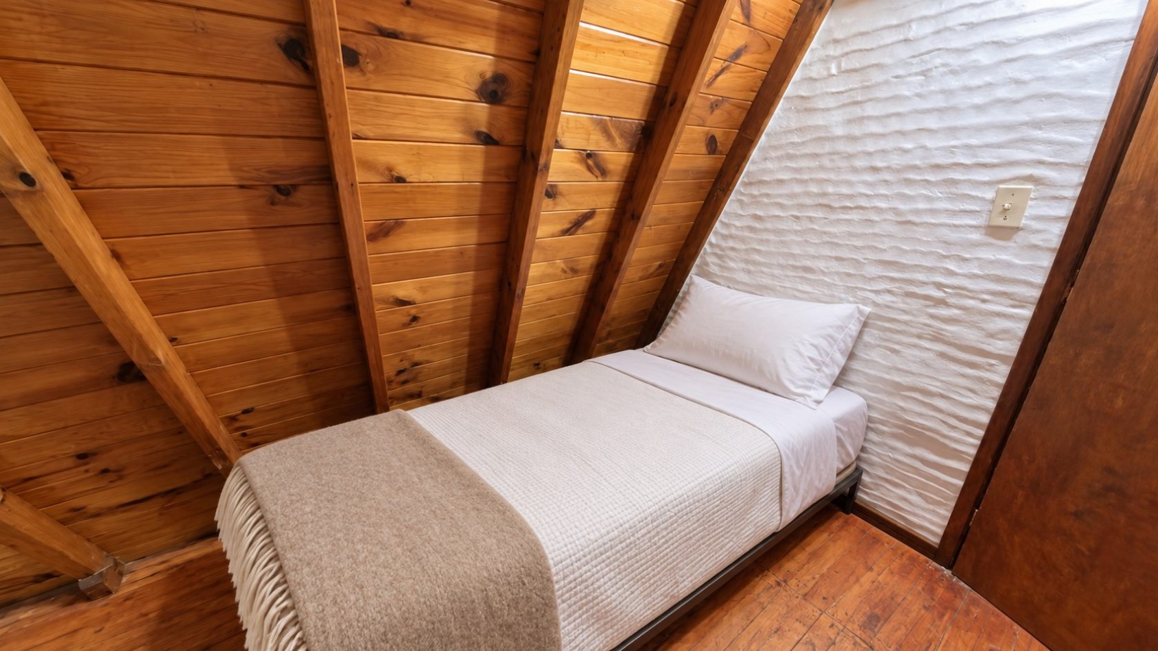 EN ALQUILER CASA 7 AMBIENTES PARA HASTA 14 PERSONAS - VILLA GESELL