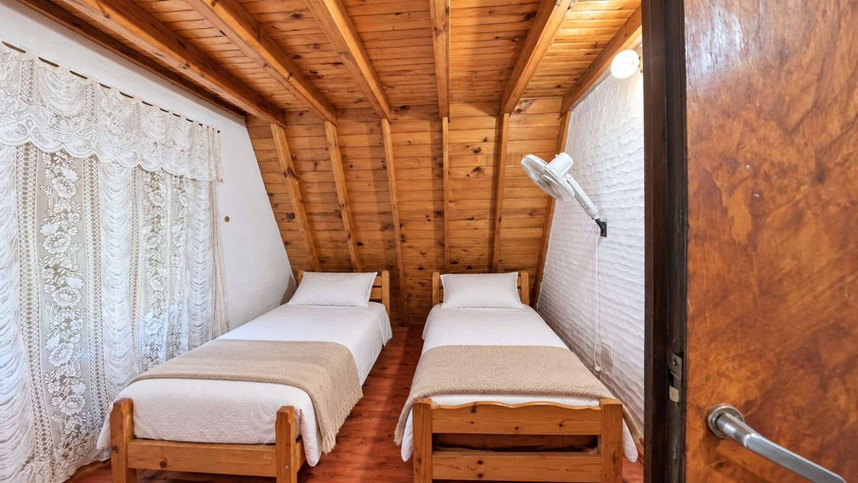 EN ALQUILER CASA 7 AMBIENTES PARA HASTA 14 PERSONAS - VILLA GESELL