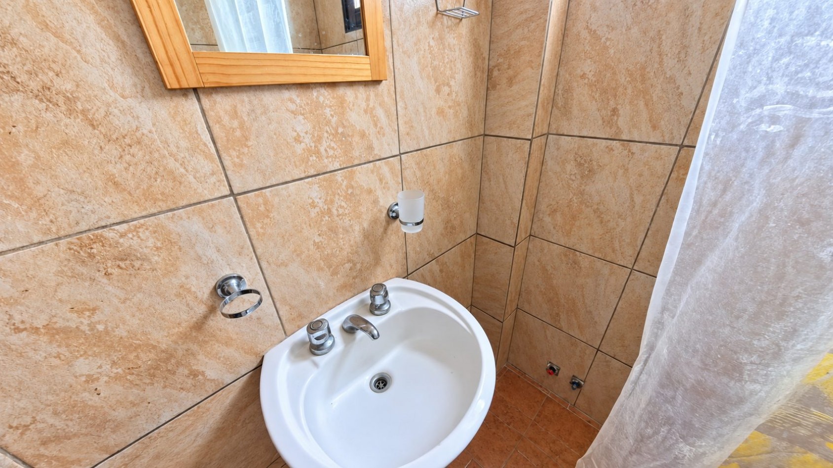 EN ALQUILER CASA 7 AMBIENTES PARA HASTA 14 PERSONAS - VILLA GESELL
