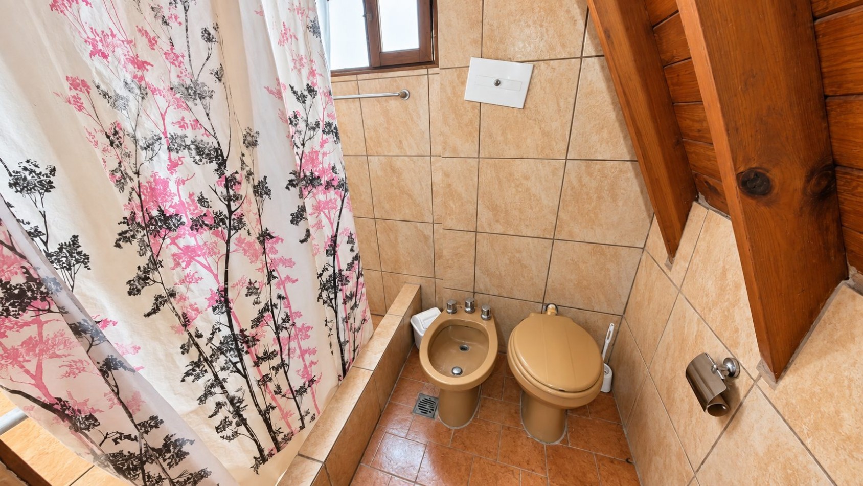 EN ALQUILER CASA 7 AMBIENTES PARA HASTA 14 PERSONAS - VILLA GESELL