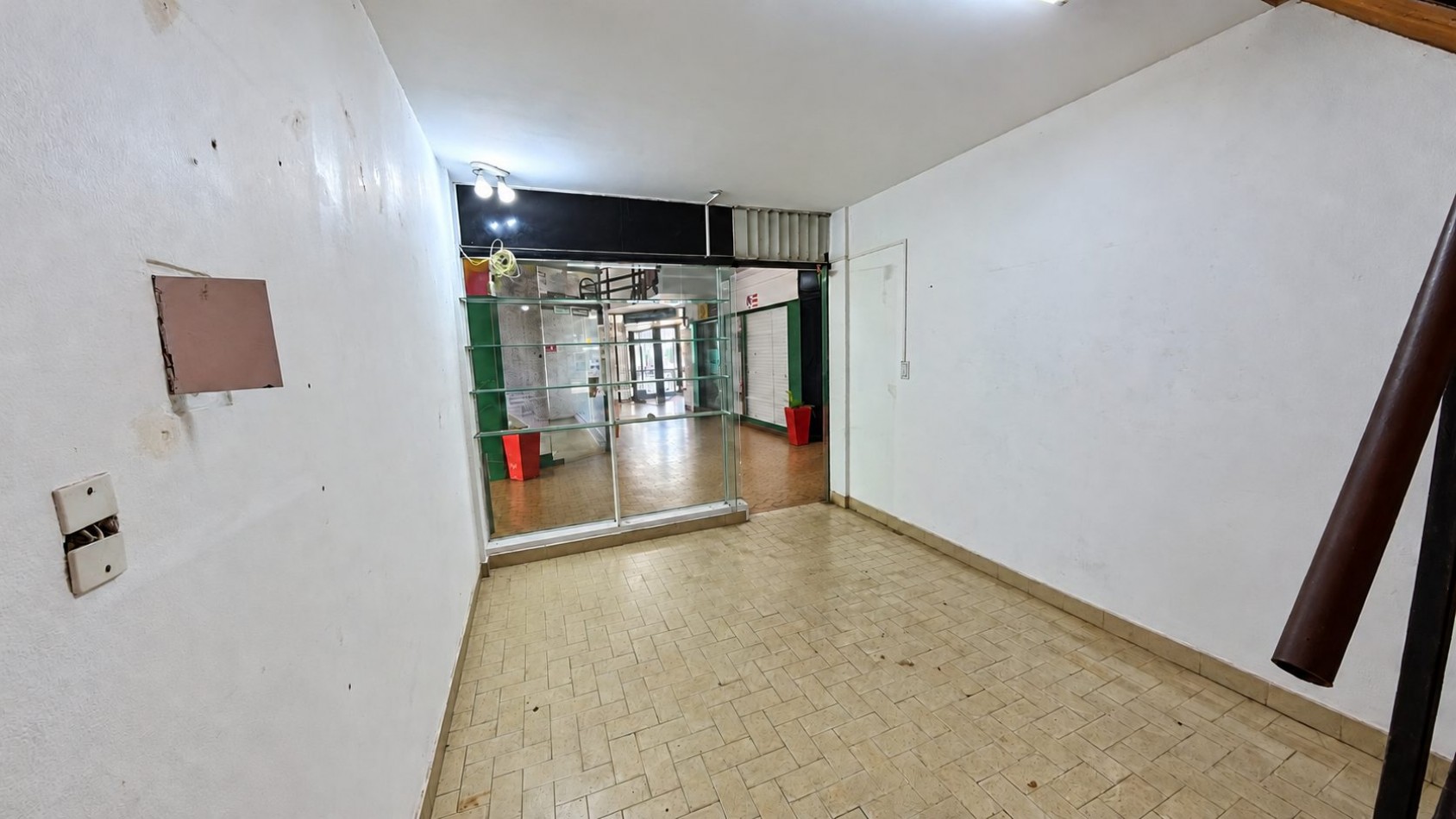 A LA VENTA LOCAL COMERCIAL EN VILLA GESELL
