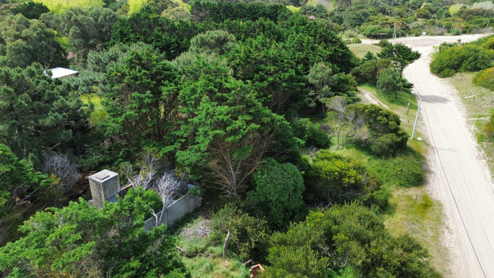 A LA VENTA TERRENO DE 2135 METROS EN VILLA GESELL