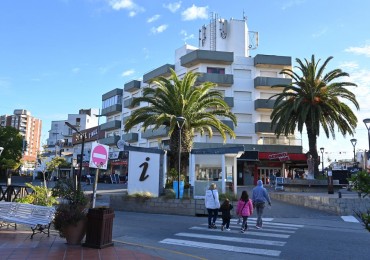 A LA VENTA DEPARTAMENTO DE 2 AMBIENTES FRENTE A PLAZA PRIMERA JUNTA, VILLA GESELL