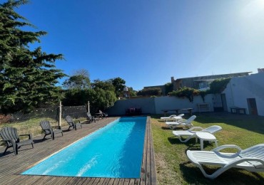 A LA VENTA COMPLEJO DE 4 DEPARTAMENTOS CON PISCINA EN VILLA GESELL - FINANCIA