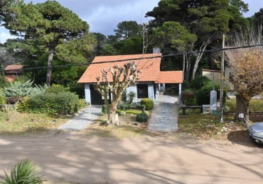 TITULO: A LA VENTA CASA DE 5 AMBIENTES EN BARRIO NORTE - VILLA GESELL