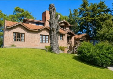 A LA VENTA CASA 4 AMBIENTES CON VISTA AL GOLF - VILLA GESELL